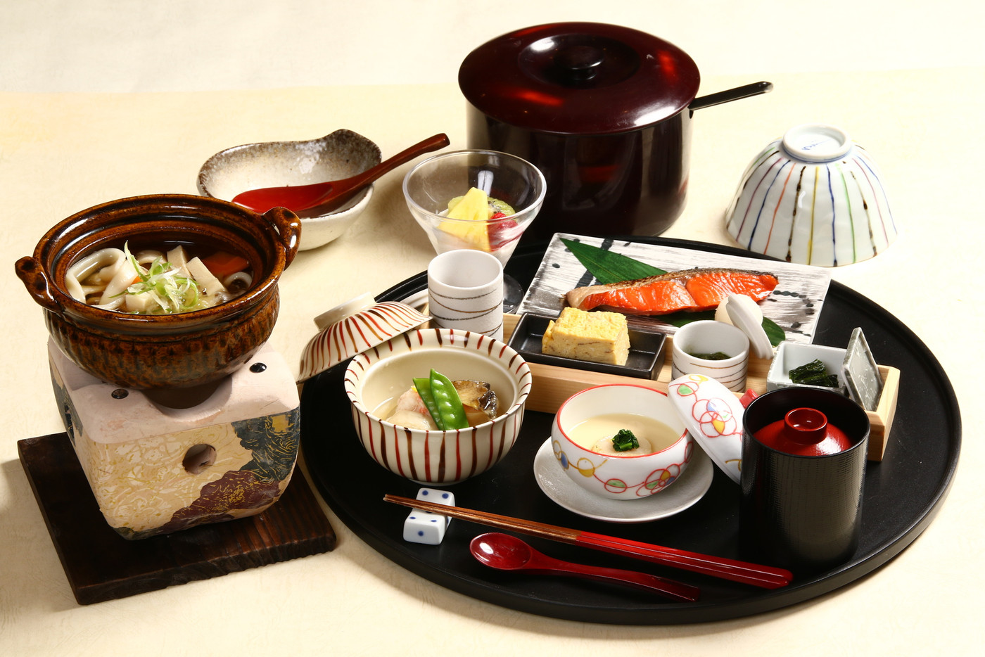 その日に獲れた新鮮な食材を盛りたての料理で提供3534036