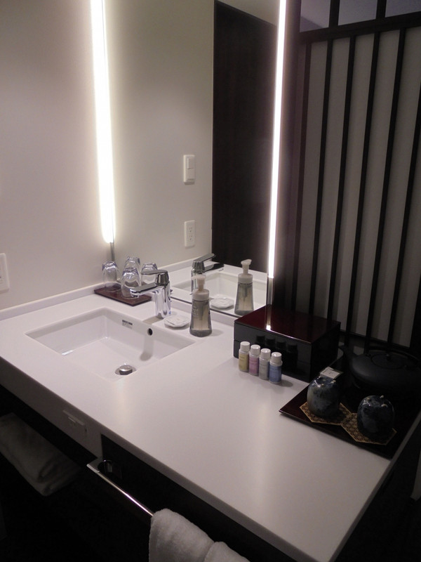 独立した洗面台 広いので使い勝手がいい