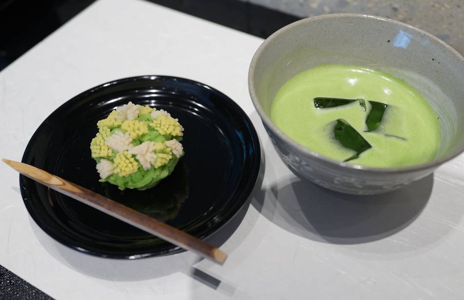 日本橋を散策
甘味処で小休憩 / 1