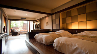 露天風呂付和洋室 （レストランでの会席料理の夕食込）