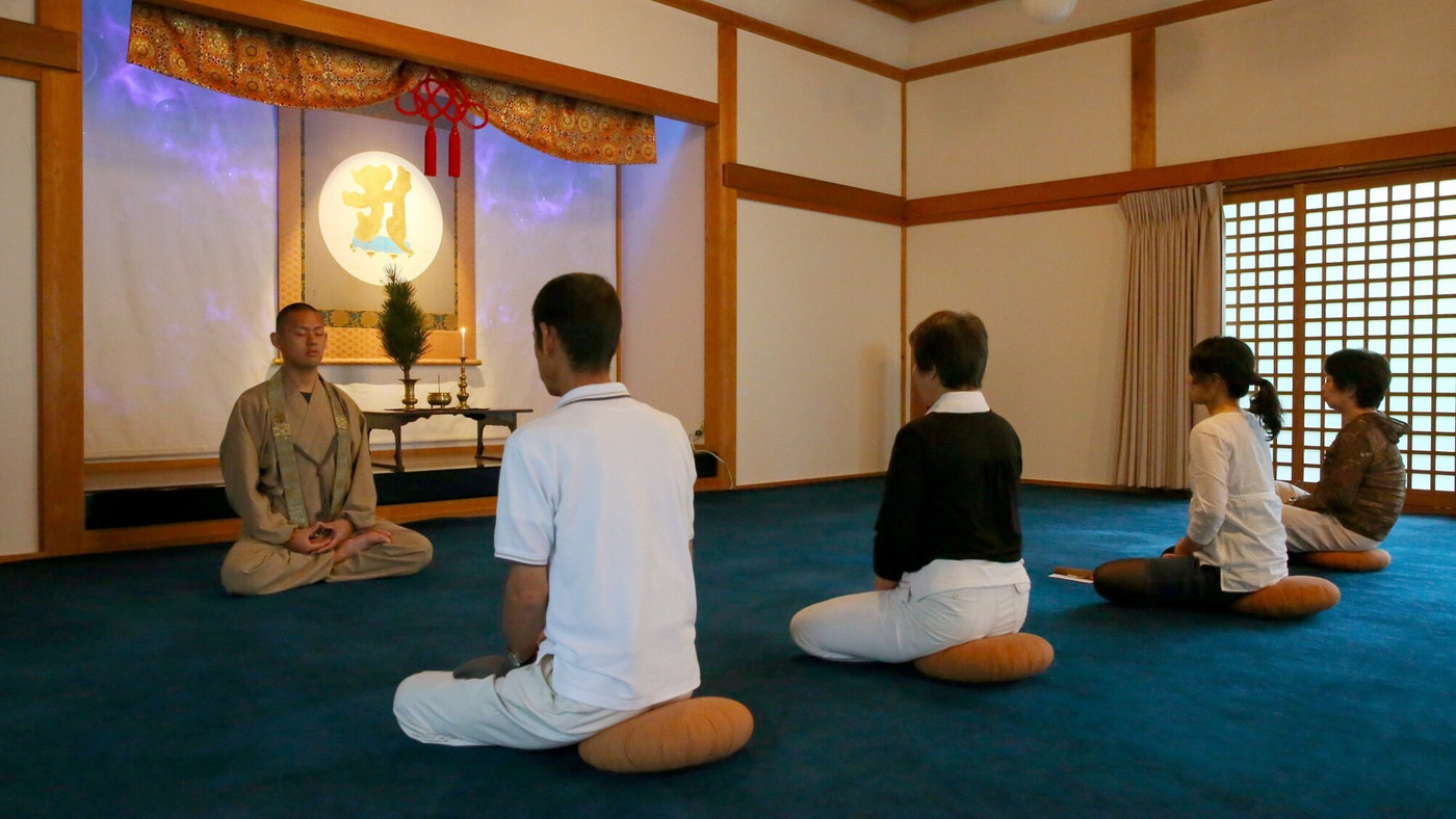 宿坊寺院の半露天風呂付き客室で精進料理を体験!3927369