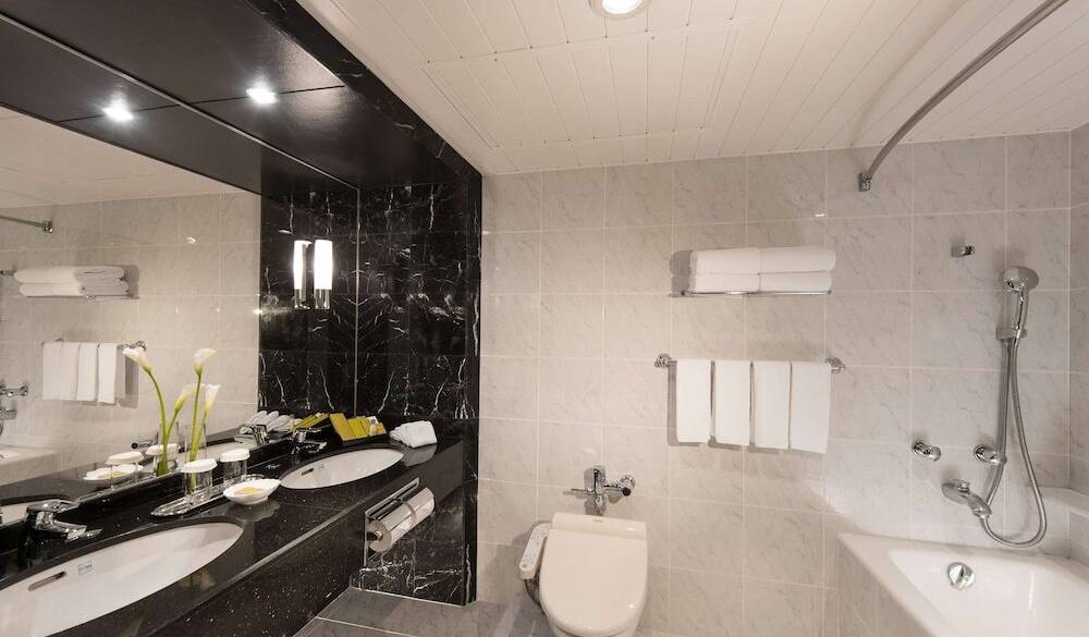 スイート　バスルーム / 3