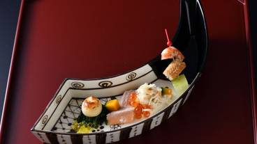 旅館のお食事処 / 25