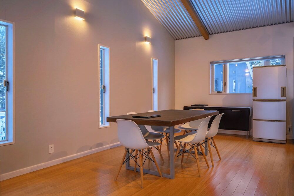 客室内のダイニングエリア