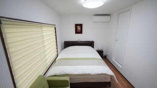 (201室) 2階 洋室クイーンベッド (個室、専用トイレ、シャワー付)