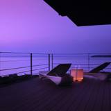 フリーフローの
ラウンジで乾杯 / 3