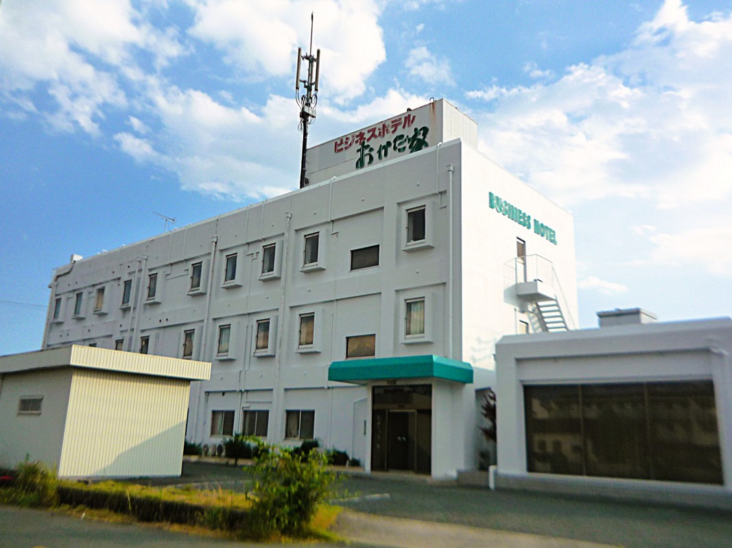 3階建てのコンパクトな宿