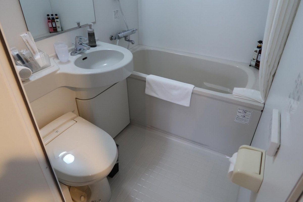 部屋付きの浴室も清潔。大浴場の写真は撮りませんでした。