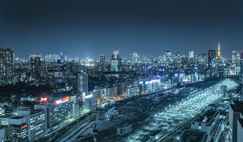 夜景を眺めながら
シャンパンを / 1