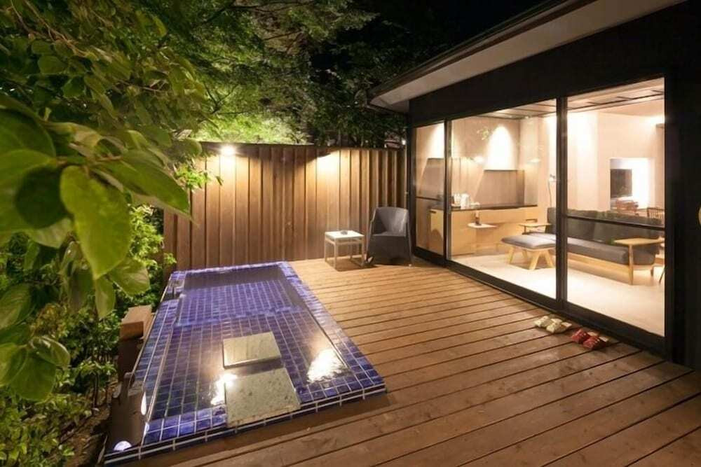 広々とした露天風呂を全部屋に備えた和モダンリゾート3401825