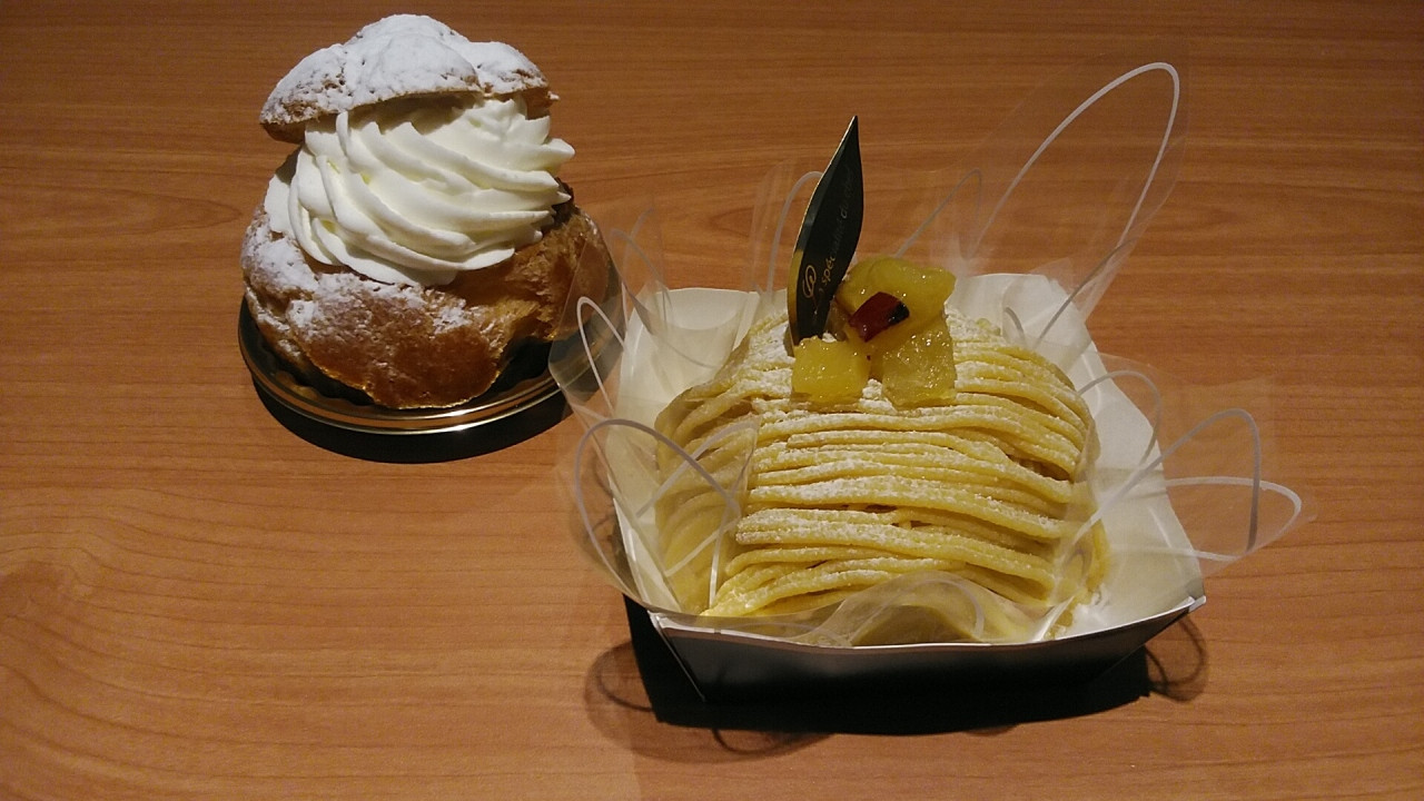 季節のサツマイモのモンブラン、中には林檎も入ってました