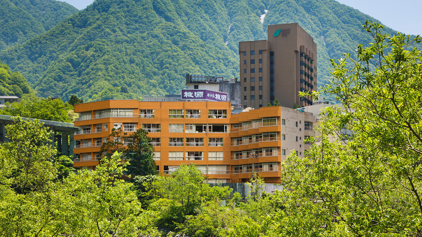風情ある川床露天風呂の非日常感が魅力3849183