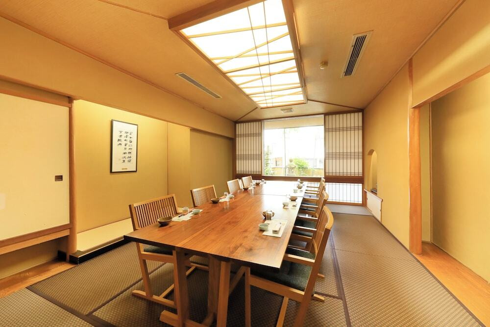 旅館のお食事処