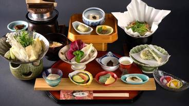 旅館のお食事処 / 9