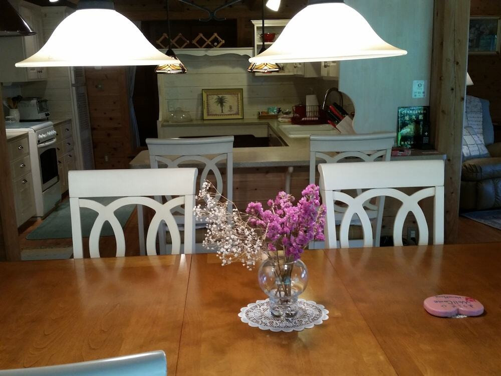 客室内のダイニングエリア