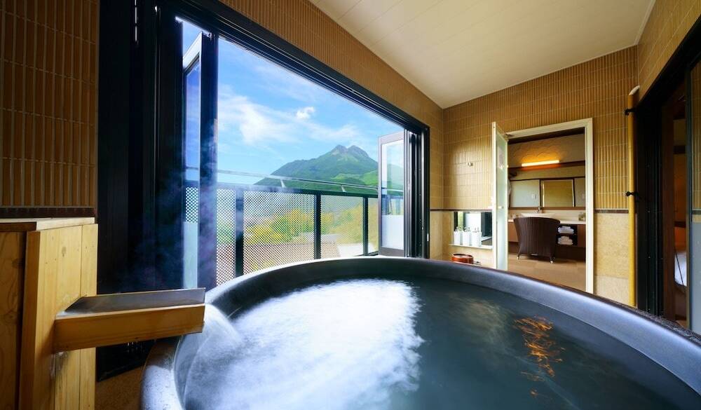 客室半露天風呂の眺望一例 / 3