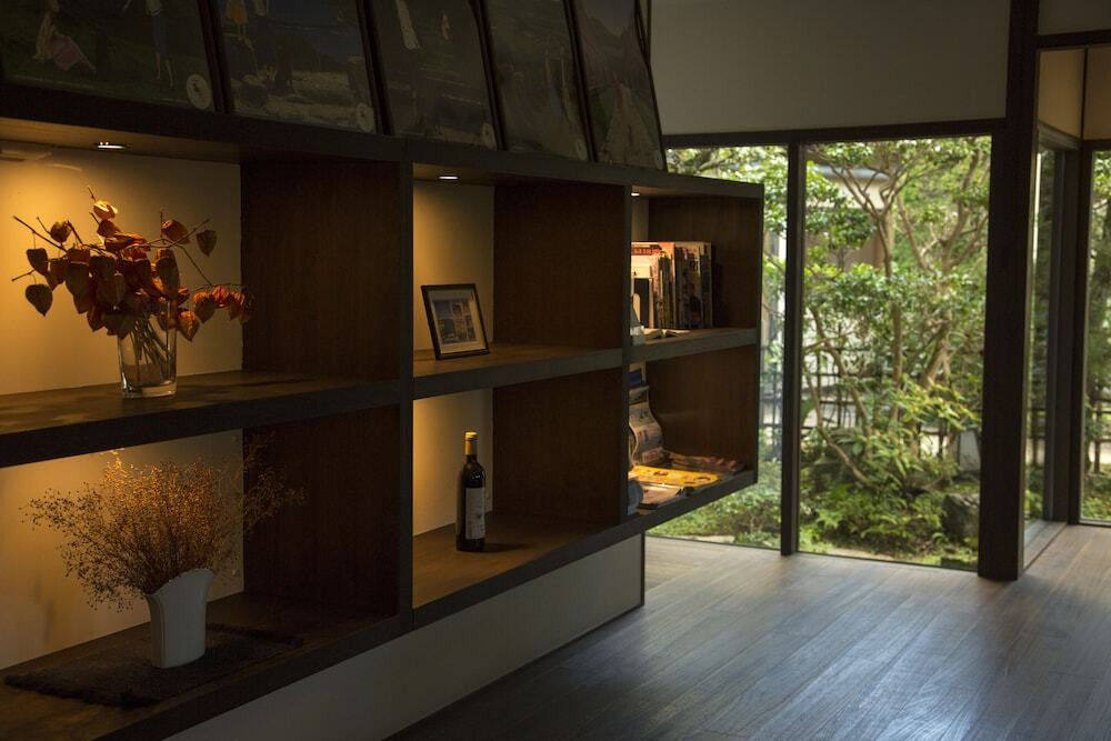 レトロとモダンが融合。海の眺望が楽しめる、静かな大人の宿3925581