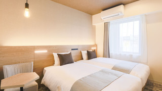 【禁煙】ハリウッドツインルーム/16㎡/110 ㎝ 幅ベッド2台/2名迄