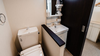 ダブルルーム (キッチン/シャワー/トイレ付) エレベーターなし 203室 禁煙