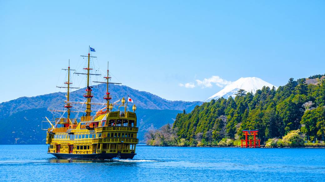 芦ノ湖で海賊船に乗船
広がる絶景は旅の思い出に / 1