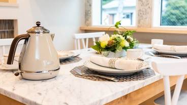 客室内のダイニングエリア / 16