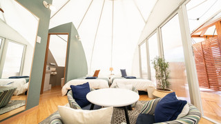 [レインドロップ] 雨粒型が可愛いテント (トイレ, シャワー付) 禁煙