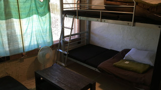 アジアン簡易個室 二段ベット、鍵付き