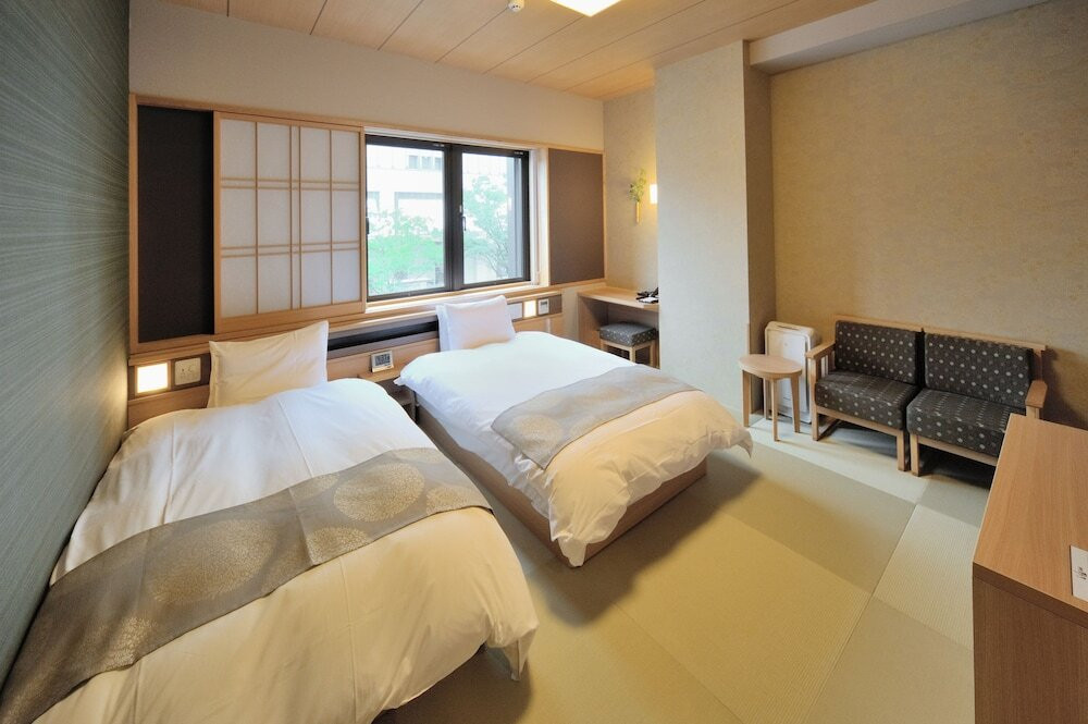 半露天風呂もある!天然温泉で旅の疲れをゆっくり癒しましょう3949037