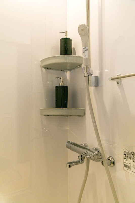 バスルームのシャワー