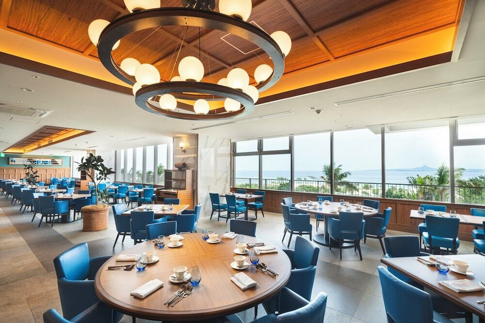 眺めの良いレストランでのんびりと美食満喫4069380