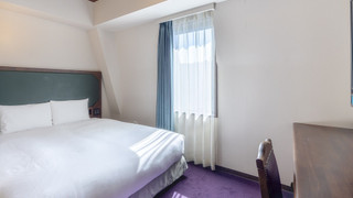 プレミア ダブルルーム クイーンベッド 1 台 禁煙