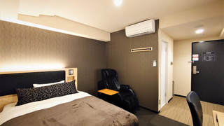 プレミアム シングルルーム (マッサージチェア付) ダブルベッド 1 台 禁煙