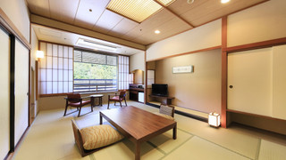 [山側]和室10畳 檜の内湯付 禁煙