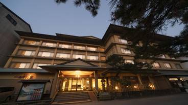 外観 (日没後)① / 5