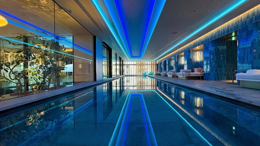 映えるトンネルを抜けて
チェックアウト / 2