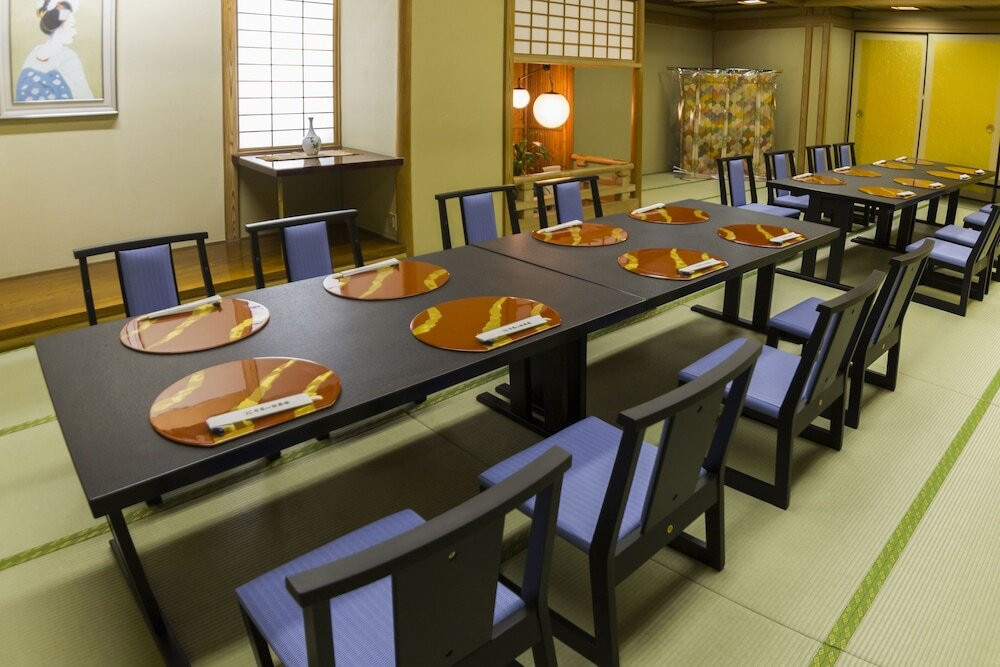 客室内のダイニングエリア