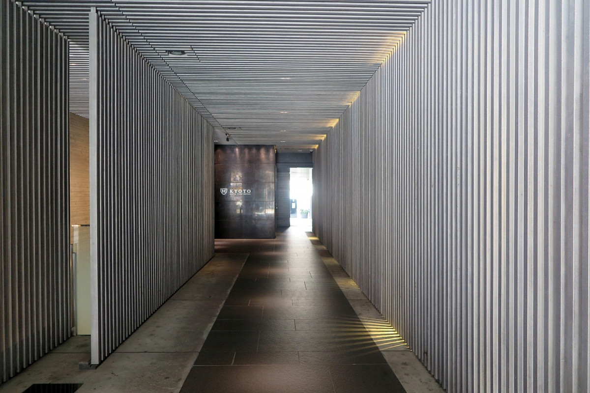 先が見えず、ちょっと不安を感じさせる動線