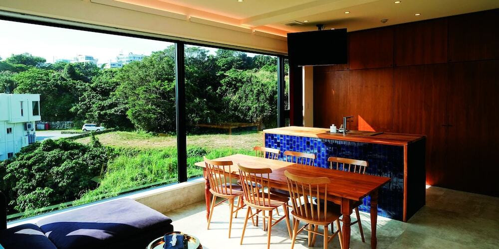 客室内のダイニングエリア