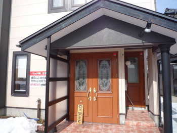 「癒庵」外観 975735 入口　つけ麺屋とは思えない♪