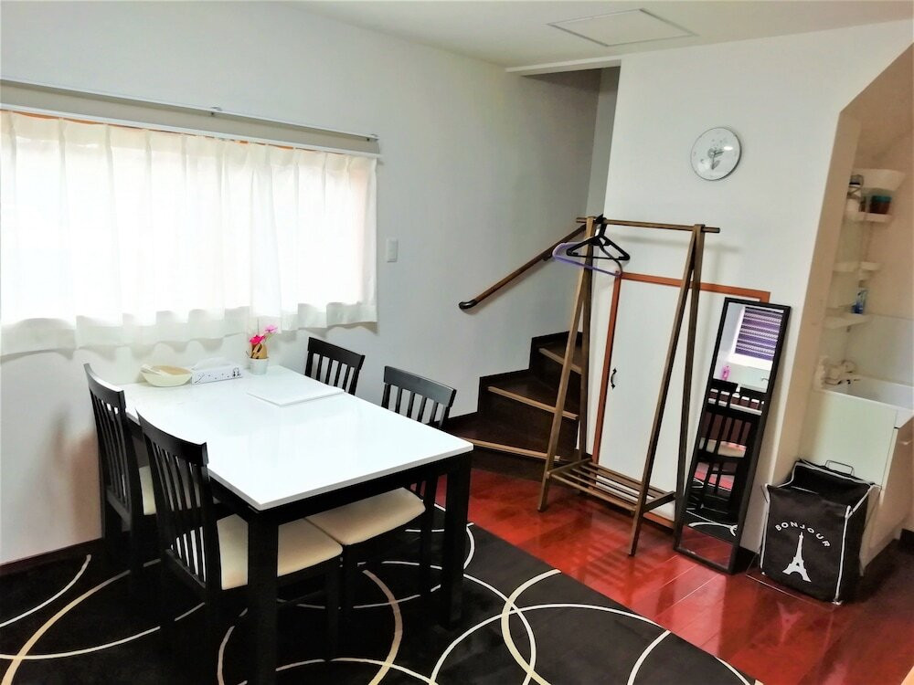 客室内のダイニングエリア