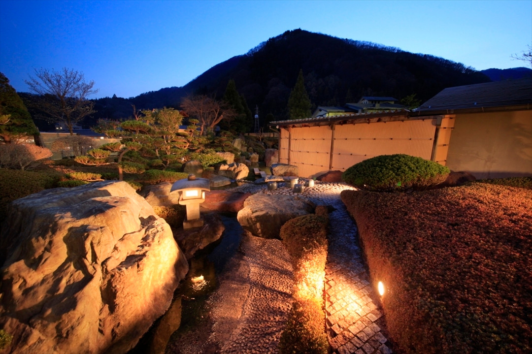 日本庭園 夜