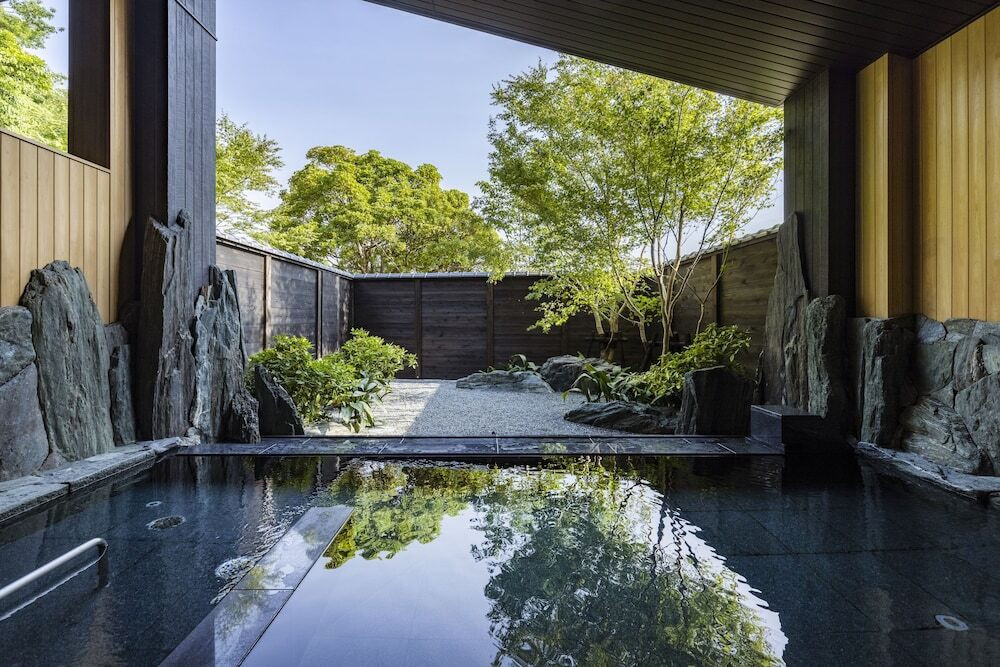 アートに彩られた宿の温泉と美食でエネルギーチャージ3410857