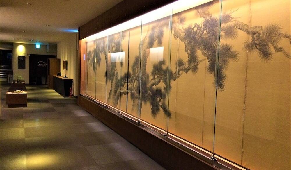 館内の美術品① / 2