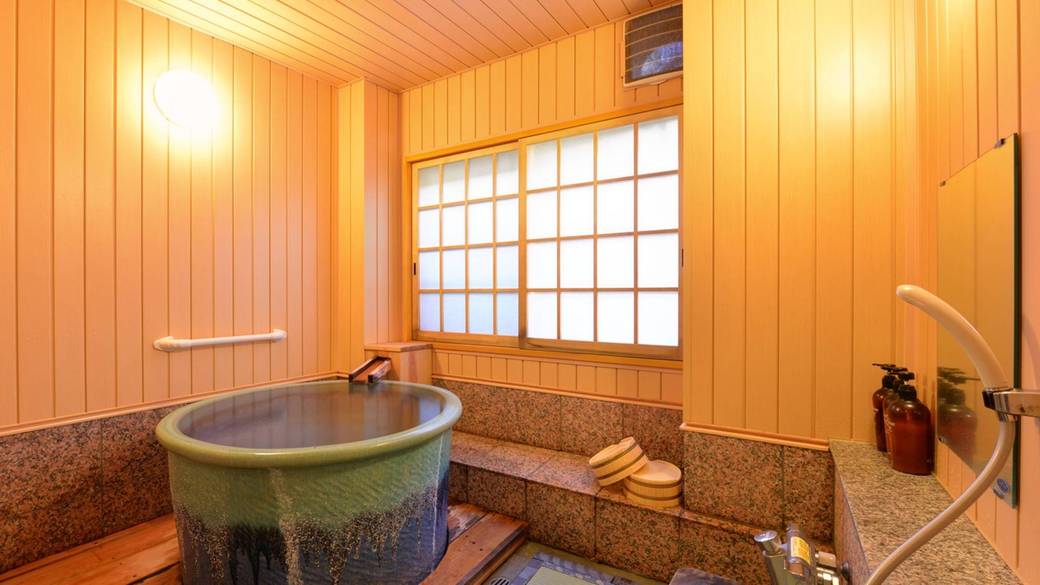 貸切で温泉を2人占め
個性的な5つのお風呂 / 1