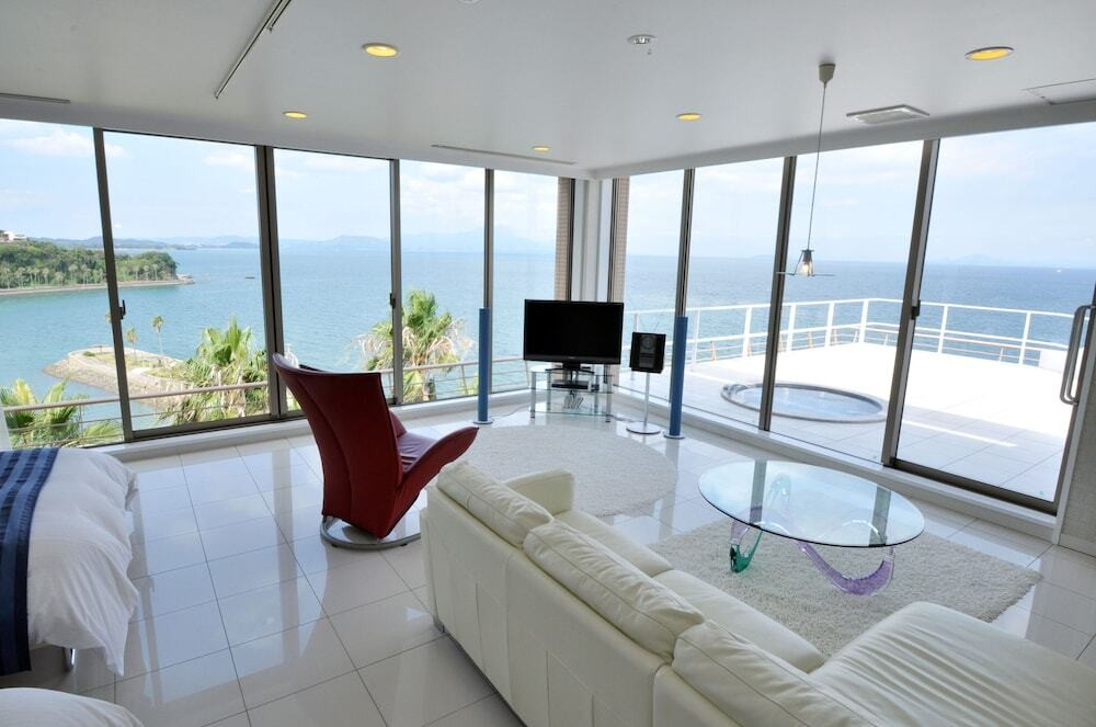 山と海どちらも堪能できる温泉でリラックス3495702