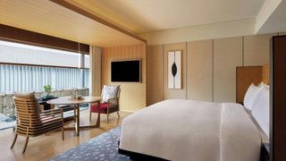 デラックス ルーム キングベッド 1 台 コートヤードビュー