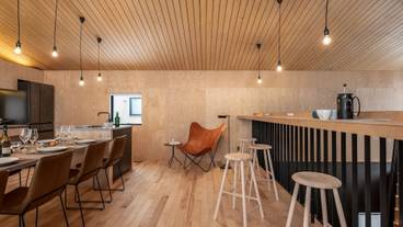 客室内のダイニングエリア / 11