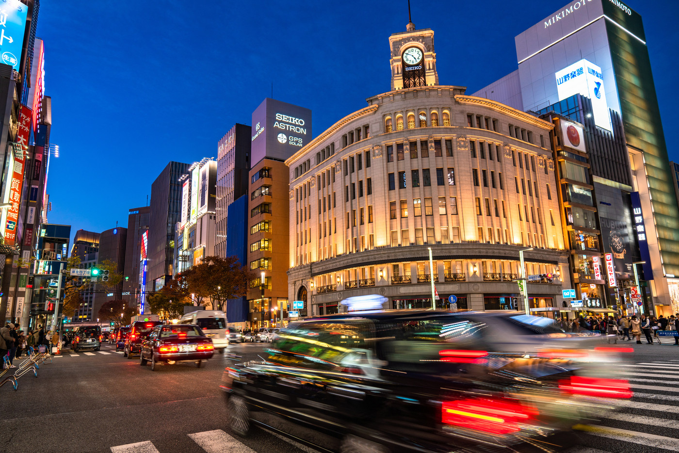《東京都》銀座の夜景・歩行者天国