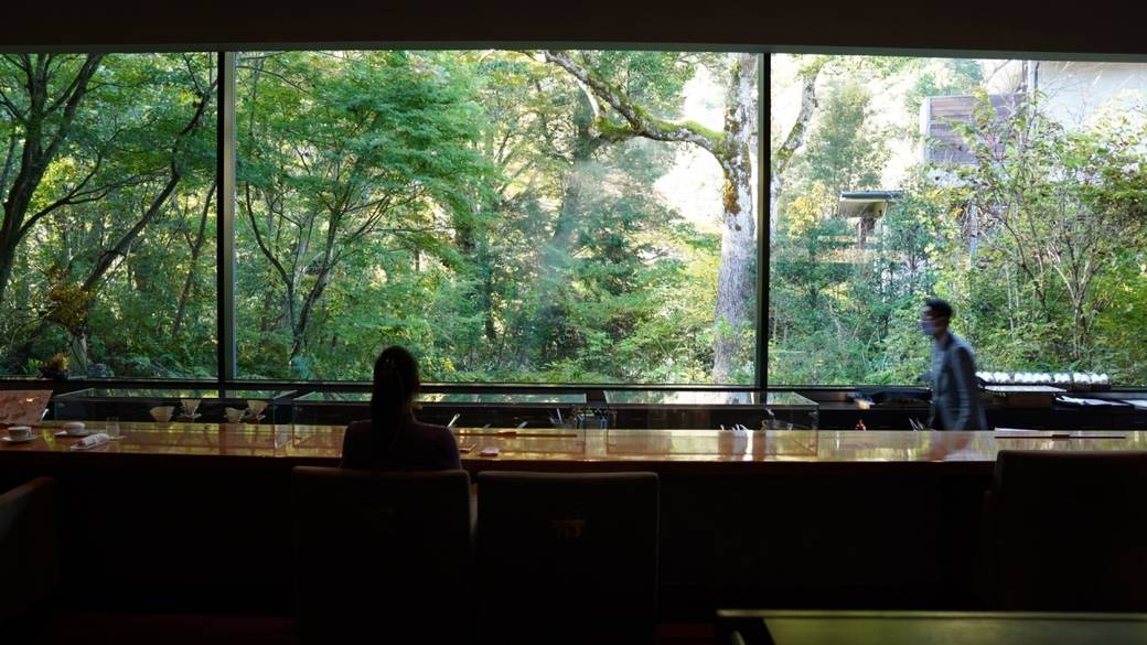 森を望むレストランで
おいしく美しい朝食を / 2