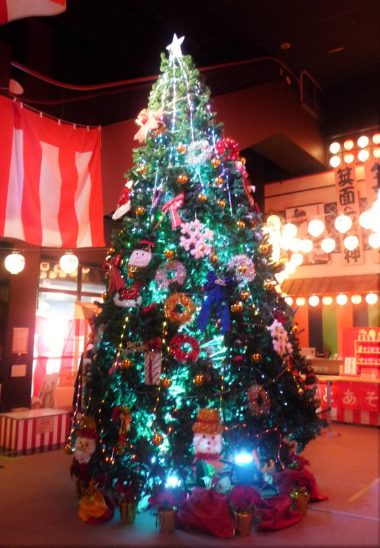 スパーガーデン内もXmas'ツリーで演出